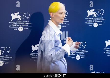 Tilda Swinton nimmt am 06. September 2022 in Venedig, Italien, an der Fotowand für die „Ewige Tochter“ beim Internationalen Filmfestival Venedig 79. Teil. ©Foto: Cinzia Camela. Stockfoto