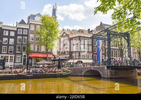 Texel, Niederlande. August 2022. Die Kanäle mit den Hausbooten in Amsterdam . Hochwertige Fotos Stockfoto