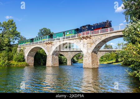 Malter, Deutschland - 31. Juli 2021: Weisseritztalbahn Dampfeisenbahn Lokomotive bei Malter, Deutschland. Stockfoto