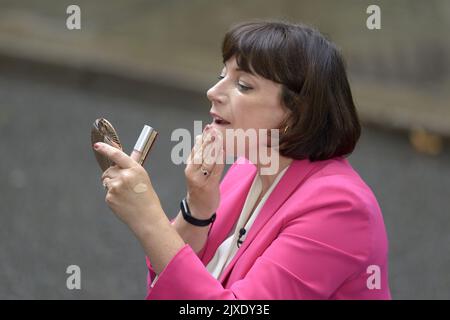 Beth Rigby - politische Redakteurin von Sky News - Make-up in Downing Street an dem Tag, an dem Liz Truss ihre erste Rede als Premierministerin hält. 6.. September 20 Stockfoto