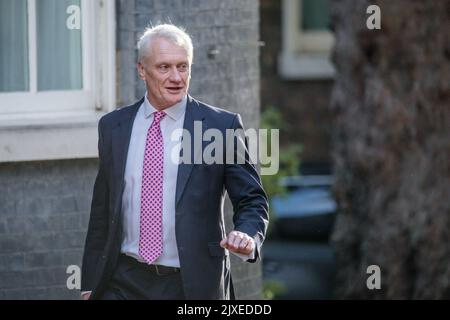 Downing Street, London, Großbritannien. 7. September 2022. Minister nehmen an der ersten Kabinettssitzung in der Downing Street 10 Teil, seit sie gestern Abend von Premierminister Liz Truss ernannt wurden. Der Abgeordnete Graham Stuart, Staatsminister (Minister für Klima) im Ministerium für Wirtschaft, Energie und Industriestrategie. Kredit: amanda Rose/Alamy Live Nachrichten Stockfoto