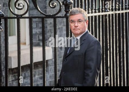 Downing Street, London, Großbritannien. 7. September 2022. Minister nehmen an der ersten Kabinettssitzung in der Downing Street 10 Teil, seit sie gestern Abend von Premierminister Liz Truss ernannt wurden. Sir Robert Buckland, Minister für Wales. Kredit: amanda Rose/Alamy Live Nachrichten Stockfoto