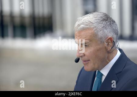 Dermot Murnaghan - Sky News Moderatorin - in der Downing Street am Tag, an dem Liz Truss ihre erste Rede als Premierministerin hält. 6.. September 2022. Stockfoto