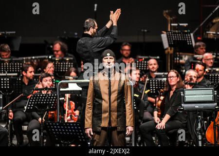 Laibach: Präsentation von 'Alamut', einem originellen symphonischen Werk, das auf einer berühmten Geschichte aus dem Persien des 11. Jahrhunderts basiert. Kloster Križanke, Ljubljana, Slowenien Stockfoto