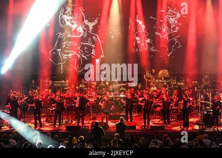 Laibach: Präsentation von 'Alamut', einem originellen symphonischen Werk, das auf einer berühmten Geschichte aus dem Persien des 11. Jahrhunderts basiert. Kloster Križanke, Ljubljana, Slowenien Stockfoto