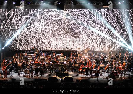 Laibach: Präsentation von 'Alamut', einem originellen symphonischen Werk, das auf einer berühmten Geschichte aus dem Persien des 11. Jahrhunderts basiert. Kloster Križanke, Ljubljana, Slowenien Stockfoto