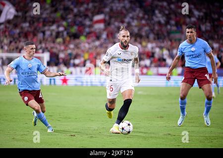 Sevilla, Spanien. 06. September 2022. Nemanja Gudelj (6) vom FC Sevilla beim UEFA Champions League-Spiel zwischen dem FC Sevilla und Manchester City im Estadio Ramon Sanchez Pizjuan in Sevilla. (Foto: Gonzales Photo/Alamy Live News Stockfoto