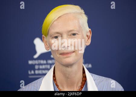 Tilda Swinton nimmt am 06. September 2022 in Venedig, Italien, an der Fotowand für die „Ewige Tochter“ beim Internationalen Filmfestival Venedig 79. Teil. ©Foto: Cinzia Camela. Stockfoto