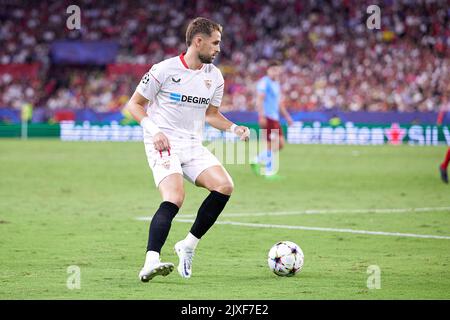 Sevilla, Spanien. 06. September 2022. Adnan Januzaj (11) vom FC Sevilla beim UEFA Champions League-Spiel zwischen dem FC Sevilla und Manchester City im Estadio Ramon Sanchez Pizjuan in Sevilla. (Foto: Gonzales Photo/Alamy Live News Stockfoto