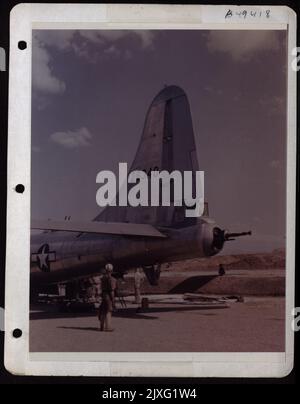 Ground Crew arbeitet an Einer Boeing B-29 in China. Stockfoto