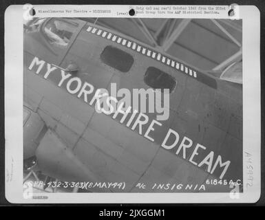 Boeing B-17 „Flying Fortress“ mit dem Spitznamen „My Yorkshire Dream“. 303. Bomb Group, England, 8. Mai 1944. Stockfoto