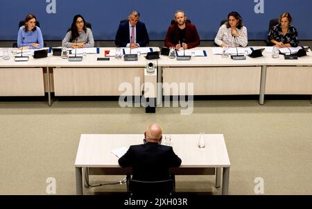 2022-09-07 13:20:21 DEN HAAG - Gerald Schotman im Untersuchungsraum des Repräsentantenhauses während einer öffentlichen Befragung des parlamentarischen Untersuchungsausschusses für die Erdgasförderung in Groningen. Das Komitee untersucht die Jahre der Gasbohrungen in der Provinz. Schotman war zwischen 2014 und 2018 CEO der Nederlandse Aardolie Maatschappij (NAM). ANP ROBIN UTRECHT niederlande Out - belgien Out Stockfoto