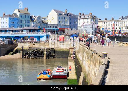 Bridlington Speed Boat Rides Bridlington Marina und Bridlington Harbour Harbour Wall Bridlington East Riding of Yorkshire England Großbritannien Europa Stockfoto