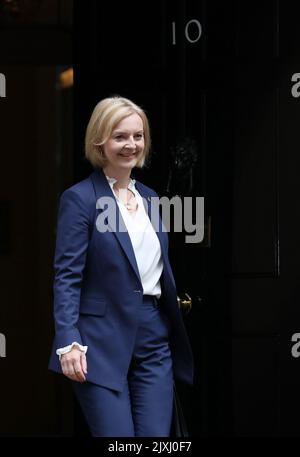 London, Großbritannien. 07. September 2022. Die britische Premierministerin Liz Truss verlässt die Downing Street Nr. 10, um am Mittwoch, den 07. September 2022, ihre ersten Fragen zur Premierministerin im Parlament zu beantworten. Foto von Hugo Philpott/UPI Credit: UPI/Alamy Live News Stockfoto