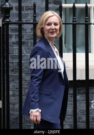 London, Großbritannien. 07. September 2022. Die britische Premierministerin Liz Truss verlässt die Downing Street Nr. 10, um am Mittwoch, den 07. September 2022, ihre ersten Fragen zur Premierministerin im Parlament zu beantworten. Foto von Hugo Philpott/UPI Credit: UPI/Alamy Live News Stockfoto