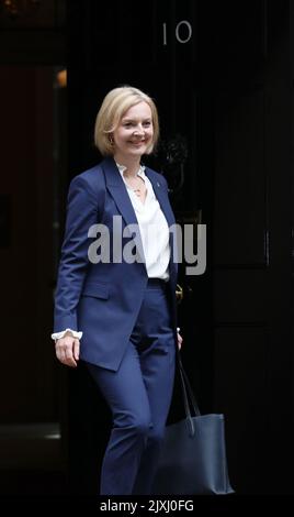 London, Großbritannien. 07. September 2022. Die britische Premierministerin Liz Truss verlässt die Downing Street Nr. 10, um am Mittwoch, den 07. September 2022, ihre ersten Fragen zur Premierministerin im Parlament zu beantworten. Foto von Hugo Philpott/UPI Credit: UPI/Alamy Live News Stockfoto