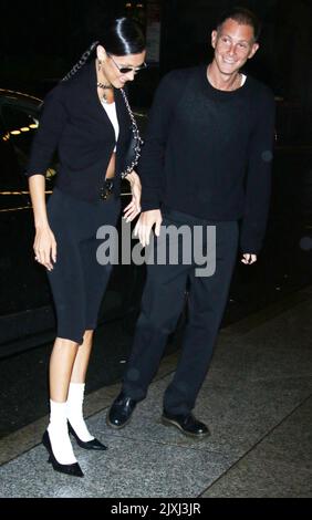 06. September 2022 Bella Hadid, Marc Kalman bei Gigi Hadid's Guest in Residence Launch Dinnner Le Chalet in Saks Fifth Avenue in New York 06. September 2022 Credit:RW/MediaPunch Stockfoto