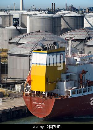 Der Hafen von Rotterdam ist der größte Seehafen in Europa, und der größte Hafen der Welt außerhalb Asiens seine Größe ist einfach umwerfend, mit einer Fläche von 105 km2 Stockfoto