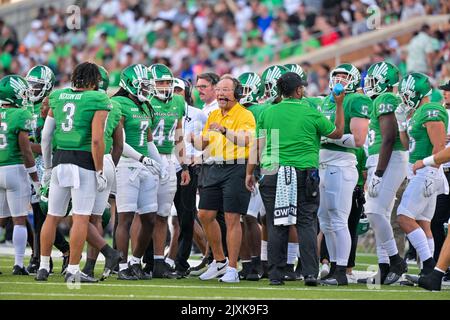 DENTON, TX - 3.. September: .UNT steht für Green Phil Bennett DC am Rande eines Spiels zwischen North Texas Mean Green vs SMU Mustangs im Apogee Stadium in Denton am 3.. September 2022 in Denton, Texas. CSM/Manny Flores Stockfoto