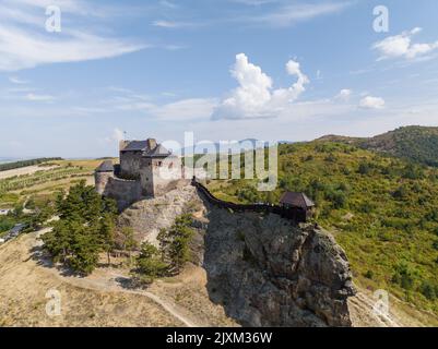 Luftaufnahme der Burg Boldogko in Ungarn Stockfoto