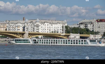 Budapest, Ungarn - September 21 : Flusskreuzfahrt entlang der Donau in Budapest am 21. September 2014. Nicht identifizierte Personen Stockfoto