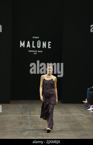 Berlin, Deutschland. 07. September 2022. Die Designerin Frida Weyer von Malune mit der neuen Frühjahr/Sommer 2023 Kollektion. Das Foto zeigt Modelle mit der neuen Kollektion auf dem Laufsteg im Hotel Telegrafenamt in Berlin-Mitte. (Foto: Simone Kuhlmey/Pacific Press) Quelle: Pacific Press Media Production Corp./Alamy Live News Stockfoto