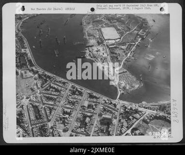 Luftaufnahme der italienischen Flotte, die auf Manoel Island und Fort Manoel, Sliema, Malta, kapitulierte. 1943. Stockfoto