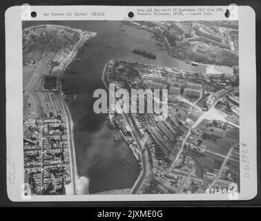 Luftaufnahme der italienischen Flotte, die in Sliema, Malta, kapitulierte. 1943. Stockfoto