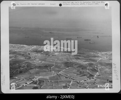 Luftaufnahme der italienischen Flotte, die sich bei Malta ergeben hat. 1943. Stockfoto