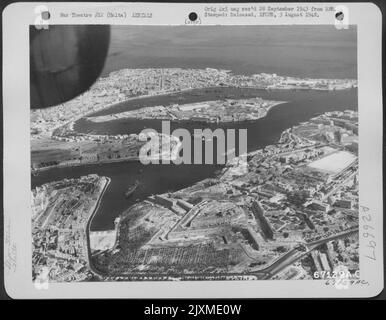 Luftaufnahme der italienischen Flotte, die in Sliema, Malta, kapitulierte. 1943. Stockfoto