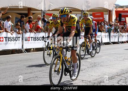 Aracena, Spanien. 07. September 2022. Jumbo-Visma-Fahrer am Start der Etappe 17 der Ausgabe 2022 der „Vuelta a Espana“, Rundfahrt durch Spanien, von Aracena bis Monasterio de Tentudia (162,3km), Spanien, Mittwoch, 07. September 2022. BELGA FOTO DAVID PINTENS Kredit: Belga Nachrichtenagentur/Alamy Live News Stockfoto