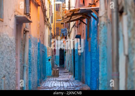 Traditionelle bunte kleine Straßen der Altstadt, Medina-Viertel in Cashina in Marokko Stockfoto