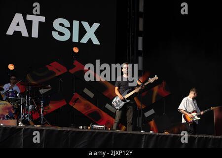 You Me at Six spielen auf der Hauptbühne des Leeds Festivals im Bramham Park. Josh Franceschi, Matt Barnes, Max Helyer, Chris Miller und Da Stockfoto