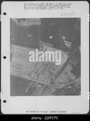 Luftaufnahme Von Stalag Luft Iii, Deutsches Kriegsgefangenenlager Für Luftwaffenpersonal, In Sagen, Deutschland. Tausende Von Gefangenen Der Amerikanischen Luftwaffe Wurden Hier Inhaftiert. Darüber Hinaus Hielt Das Lager Britisches Und Anderes Personal Der Alliierten Luftwaffe, Die Captur Waren, In Der Armee Stockfoto