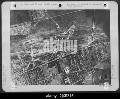 Bombe Beschädigte Bahnhöfe In Rouen, Frankreich. Stockfoto