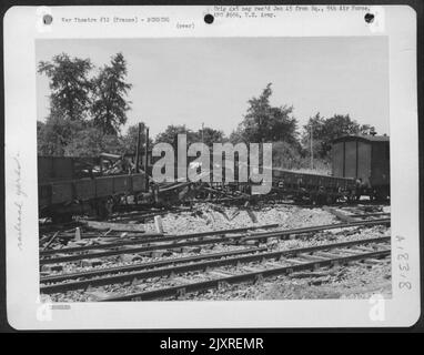 Bombenschaden An Bahnhöfen Irgendwo In Frankreich. 8. Juli 44. Stockfoto