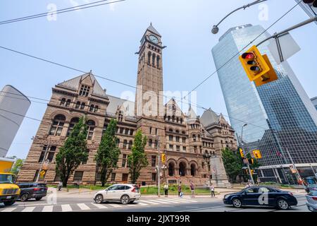 Toronto, Ontario, Kanada - Juli 19 2021 : Toronto Old City Hall. Queen Street West, Bay Street Kreuzung. Stockfoto