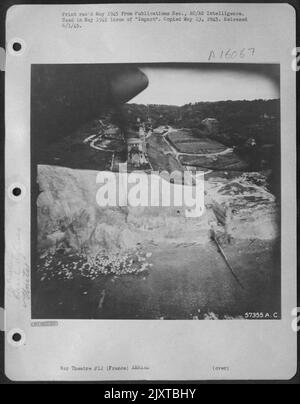Detaillierte Informationen Über Die Verteidigung Am Strand Der Normandie Wurden Aus „Dicing“ Shots Wie Diesem Gewonnen. Drei Tunnel Oder Künstliche Höhlen, Ähnlich Den Installationen Der Kanadier In Dieppe Im Jahr 1942, Werden Östlich Von Le Treport, Frankreich, Entdeckt. Mit Ex Stockfoto