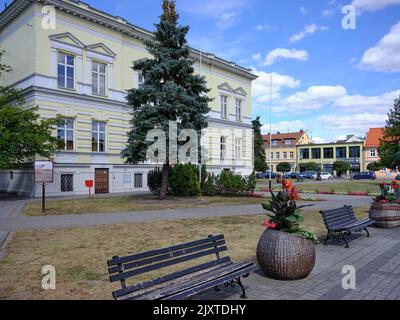 Old Market im Stadtzentrum. Schöne Architektur Beispiel polnische Altstadt Nowy Tomysl, Polen, Europa. Stockfoto