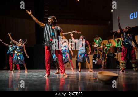 Dulumba Tanzformation aus Guinea-Conakry in Eifolk, XXXI Internationales Treffen der Folklore Stadt Zaragoza, Spanien Stockfoto