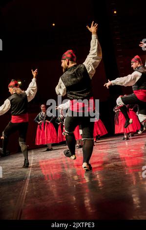 Raices de Aragon Tanzformation aus Aragon, Spanien, tritt bei Eifolk auf, XXXI International Meeting of Folklore City of Zaragoza, Spanien Stockfoto