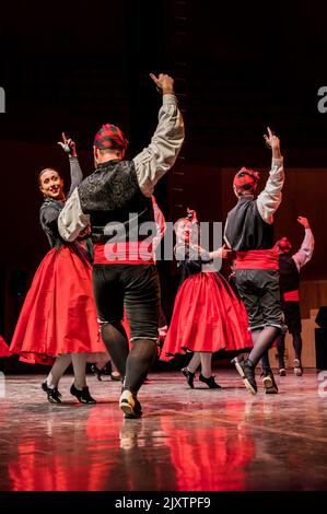 Raices de Aragon Tanzformation aus Aragon, Spanien, tritt bei Eifolk auf, XXXI International Meeting of Folklore City of Zaragoza, Spanien Stockfoto