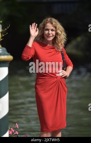 Venedig, Italien. 07. September 2022. VENEDIG, ITALIEN - 07. SEPTEMBER: Claudia Gerini kommt im Hotel Excelsior während der Internationalen Filmfestspiele Venedig 79. am 07. September 2022 in Venedig, Italien an. Kredit: dpa/Alamy Live Nachrichten Stockfoto