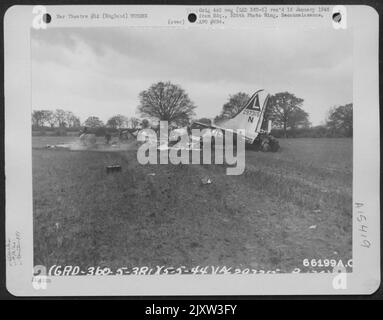 Dieses Wrack war früher Eine Boeing B-17 'Flying Fortress' der 381St Bomb Group, die in der Aaf Station 167, England, beheimatiert war. 5. Mai 1944 (A/C Nr. 297315.) Stockfoto