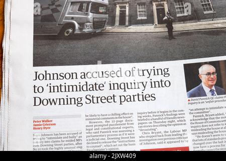 "Johnson beschuldigt, versucht zu haben, Ermittlungen zu Downing Street Parties einzuschüchtern", titelt die Zeitung Guardian 3 September 2022 London England Großbritannien Stockfoto