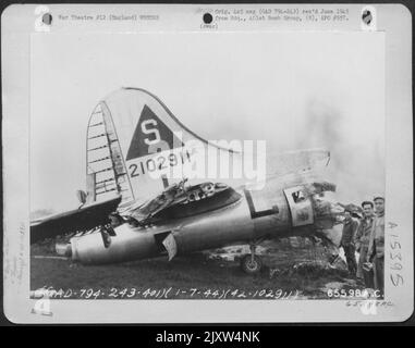 Wrack einer Boeing B-17 'Flying Fortress' der 401. Bomb Group auf einem 8. Air Force Base in England, 1. Juli 1944. Stockfoto