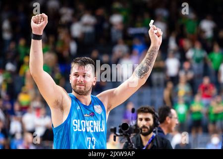 Köln, Deutschland. 07. September 2022. Basketball: Europameisterschaft, Frankreich - Slowenien, Vorrunde, Gruppe B, Matchday 5, Lanxess Arena. Die slowenische Luka Doncic feiert nach dem Spiel. Quelle: Marius Becker/dpa/Alamy Live News Stockfoto