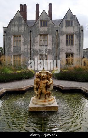 St. Fagans Castle (Haupthaus) 16. Jahrhundert elisabethanischen Herrenhaus. St Fagans National History Museum. Sommer 2022. August. Stockfoto