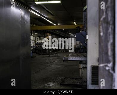 Inneneinrichtung einer alten Metallfabrik, Industrie Stockfoto