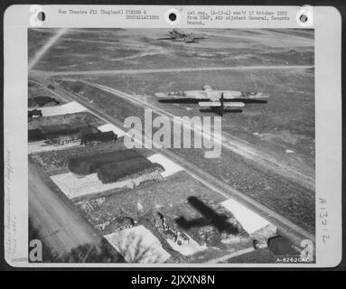 Luftaufnahme des QM-Depots 490Th in England. 3. März 1945. Stockfoto